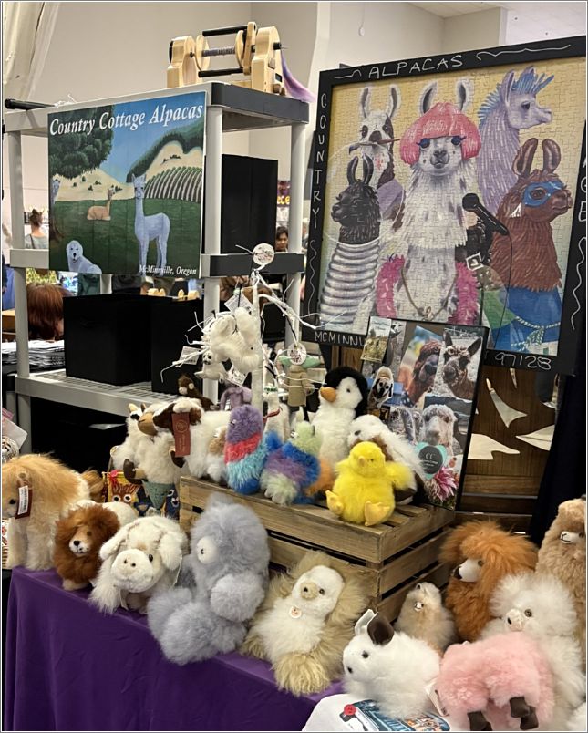 Country Cottage Alpaca vendor booth. Photo: Linda Bolewicz.